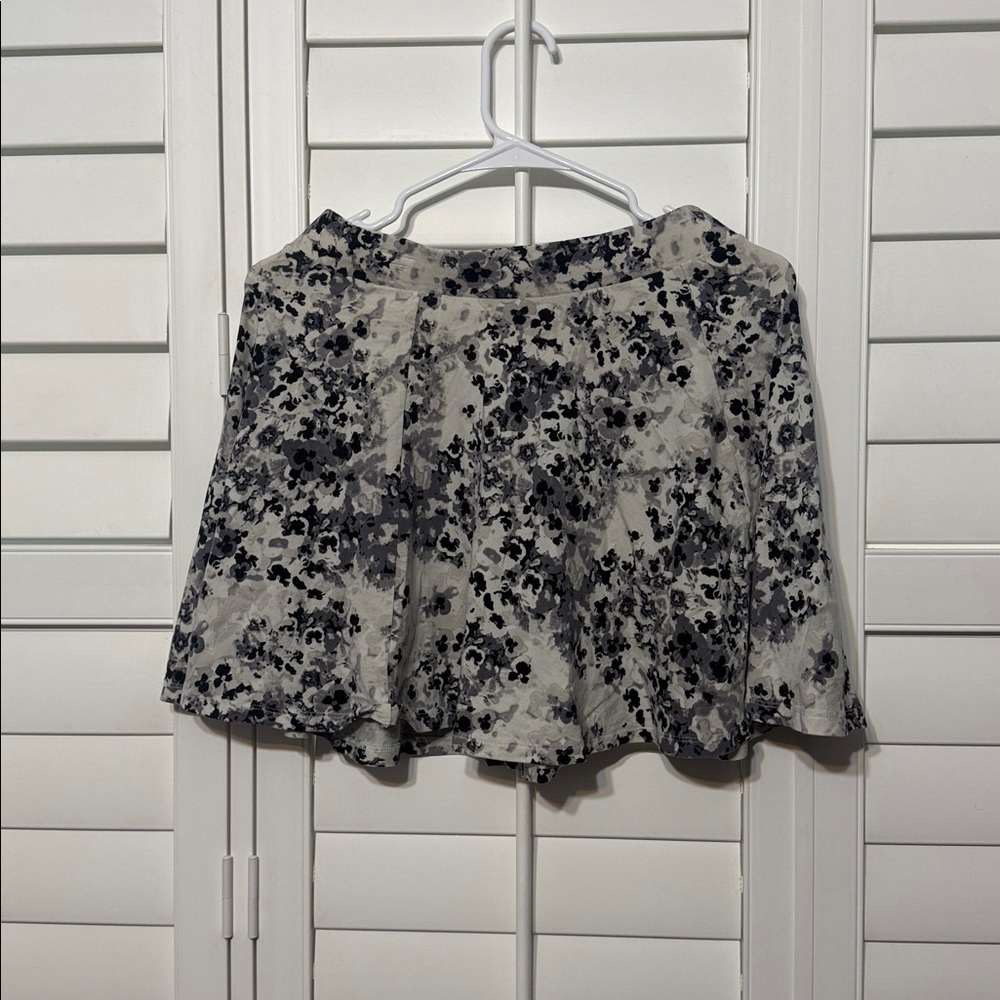 SO Women's Black and Gray Floral Skirt